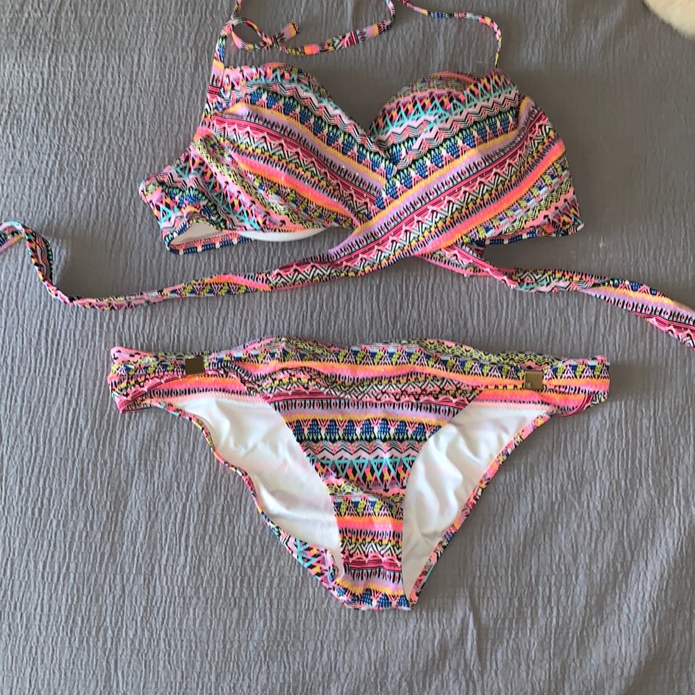 Victoria’s Secret Halter Tie Bikini Set